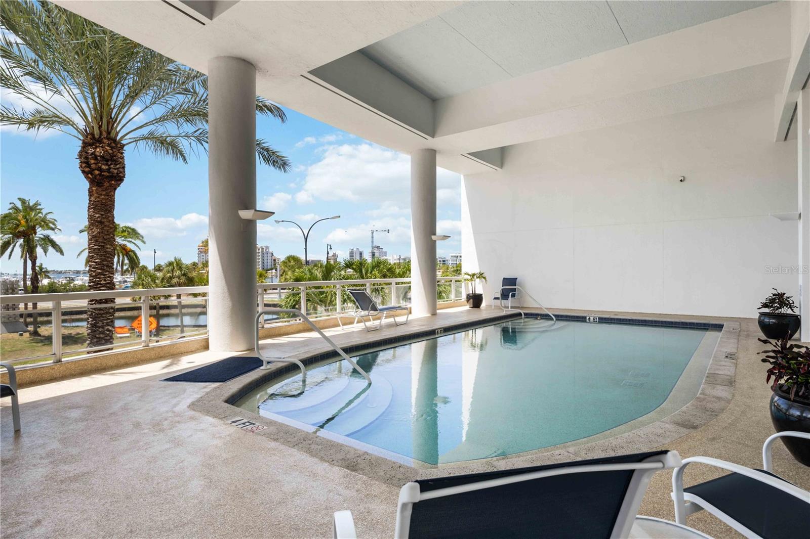 MARINA TOWER - Residential