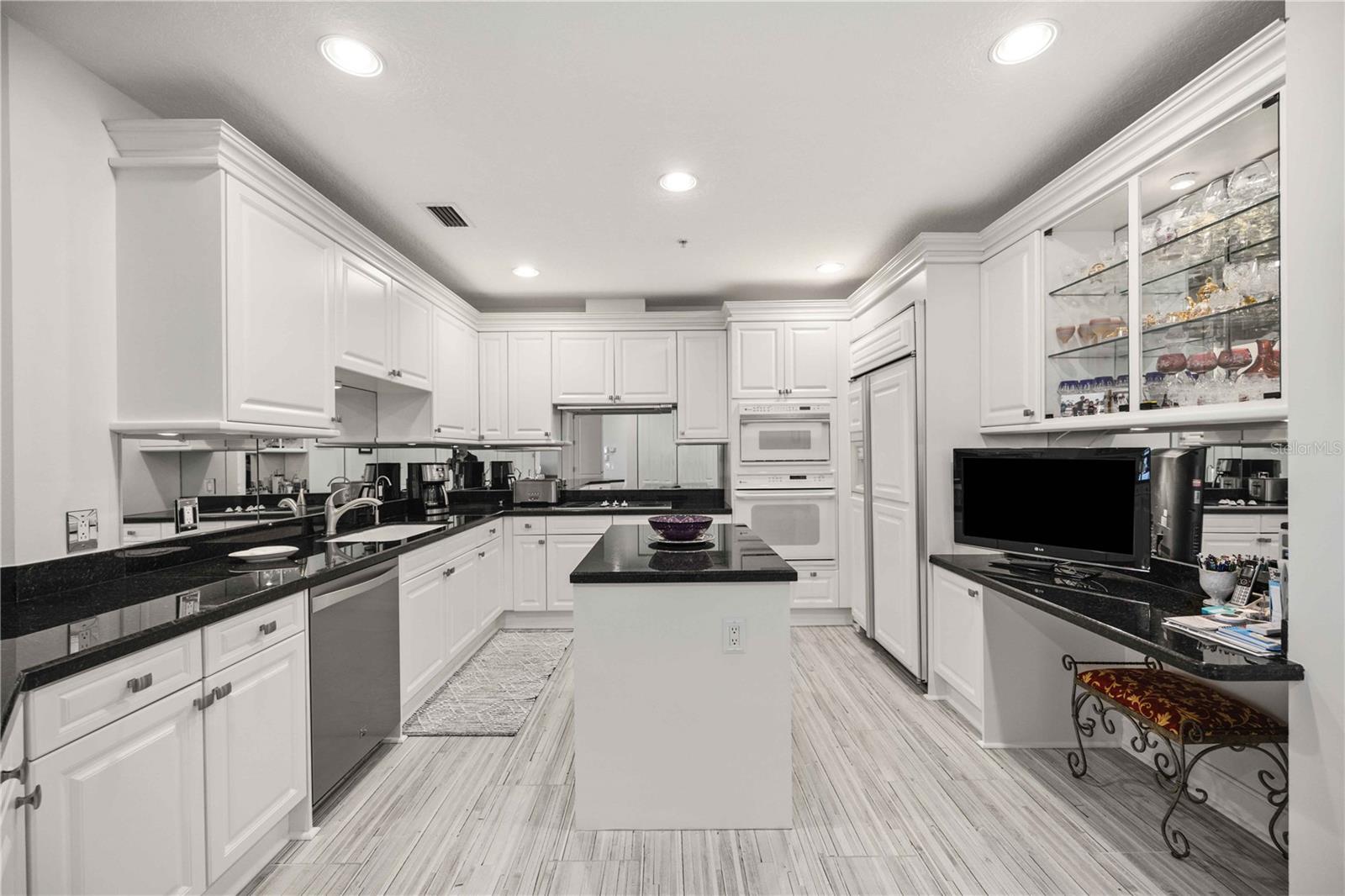 MARINA TOWER - Residential