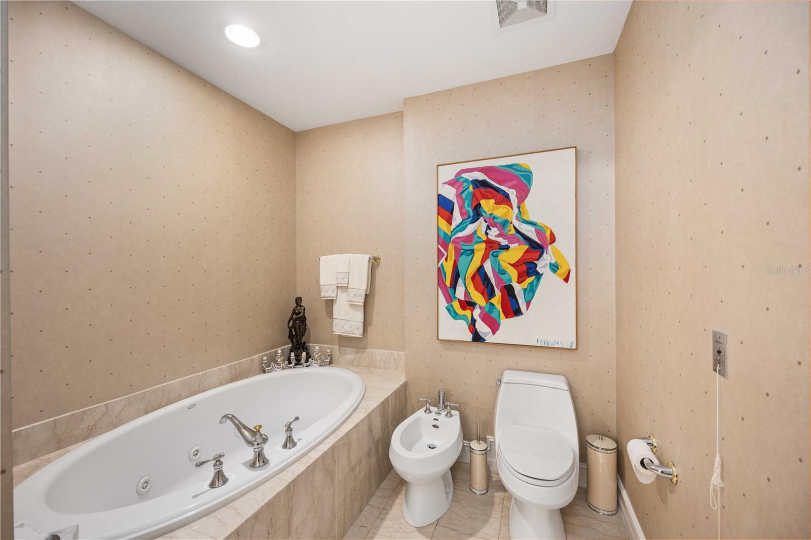 MARINA TOWER - Residential