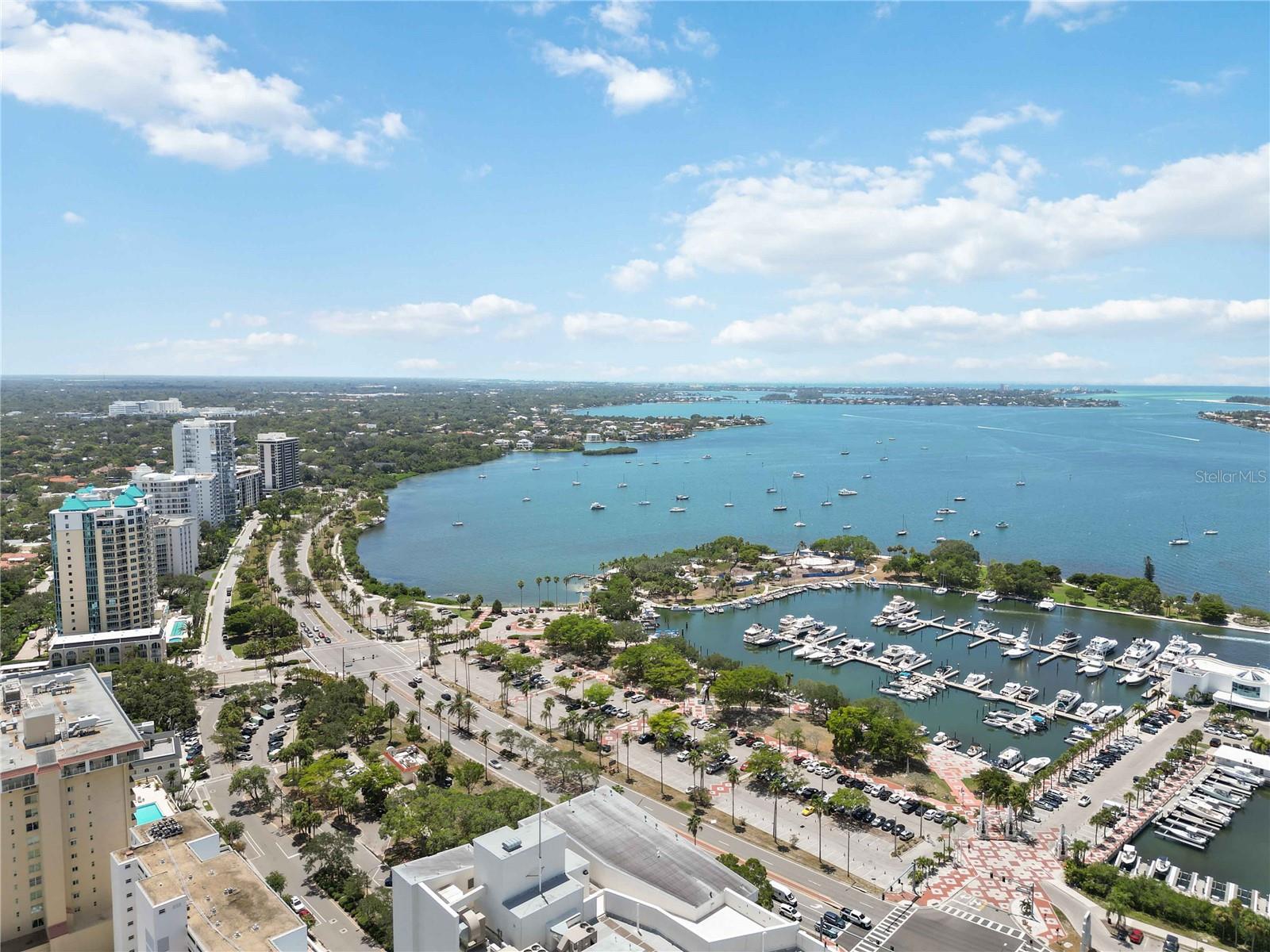 MARINA TOWER - Residential