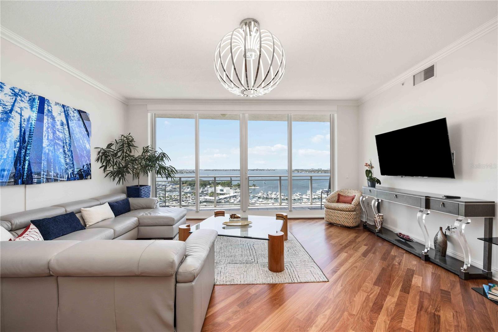 MARINA TOWER - Residential