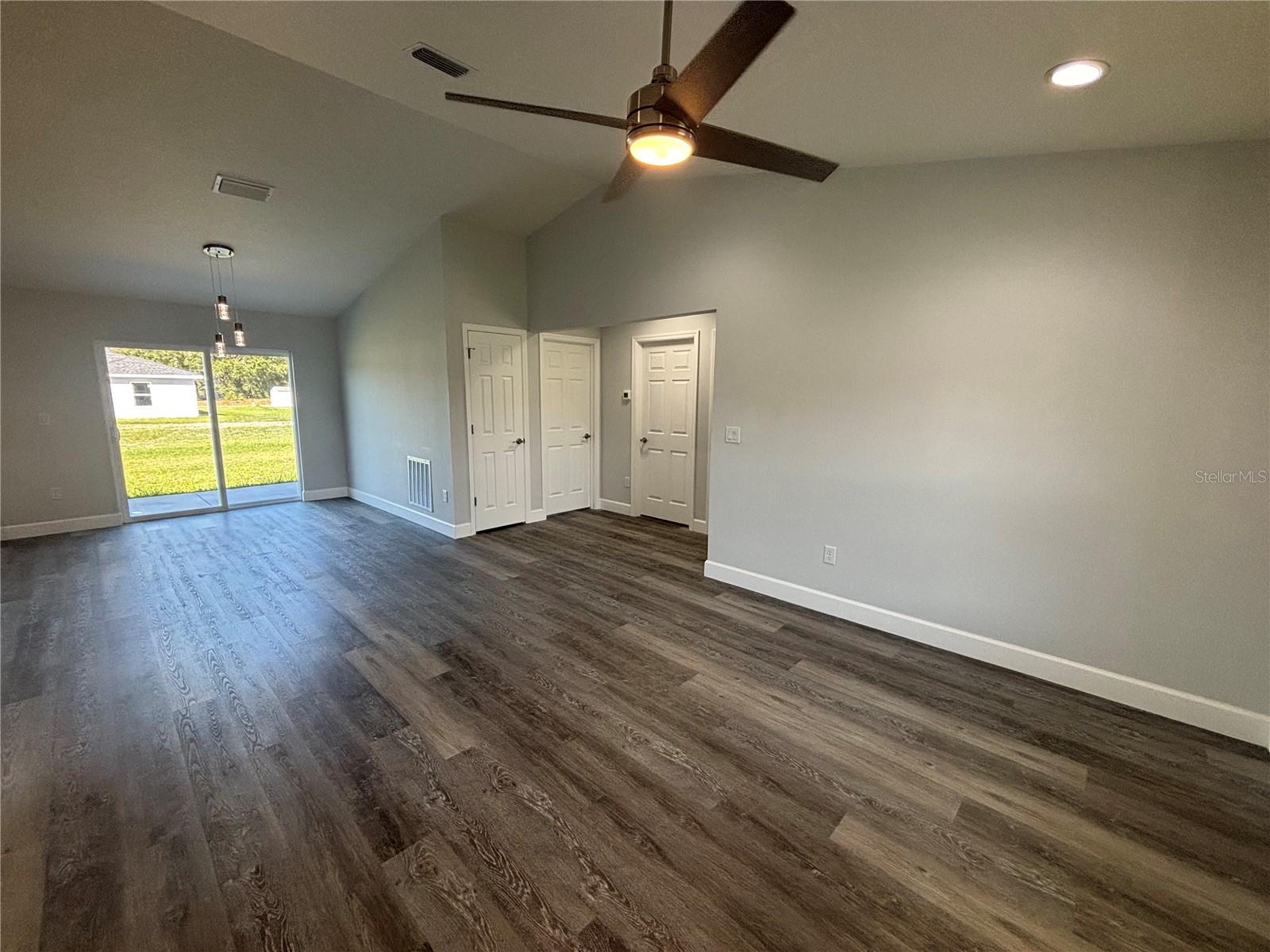 ROLLING RANCH ESTATE - Residential Lease