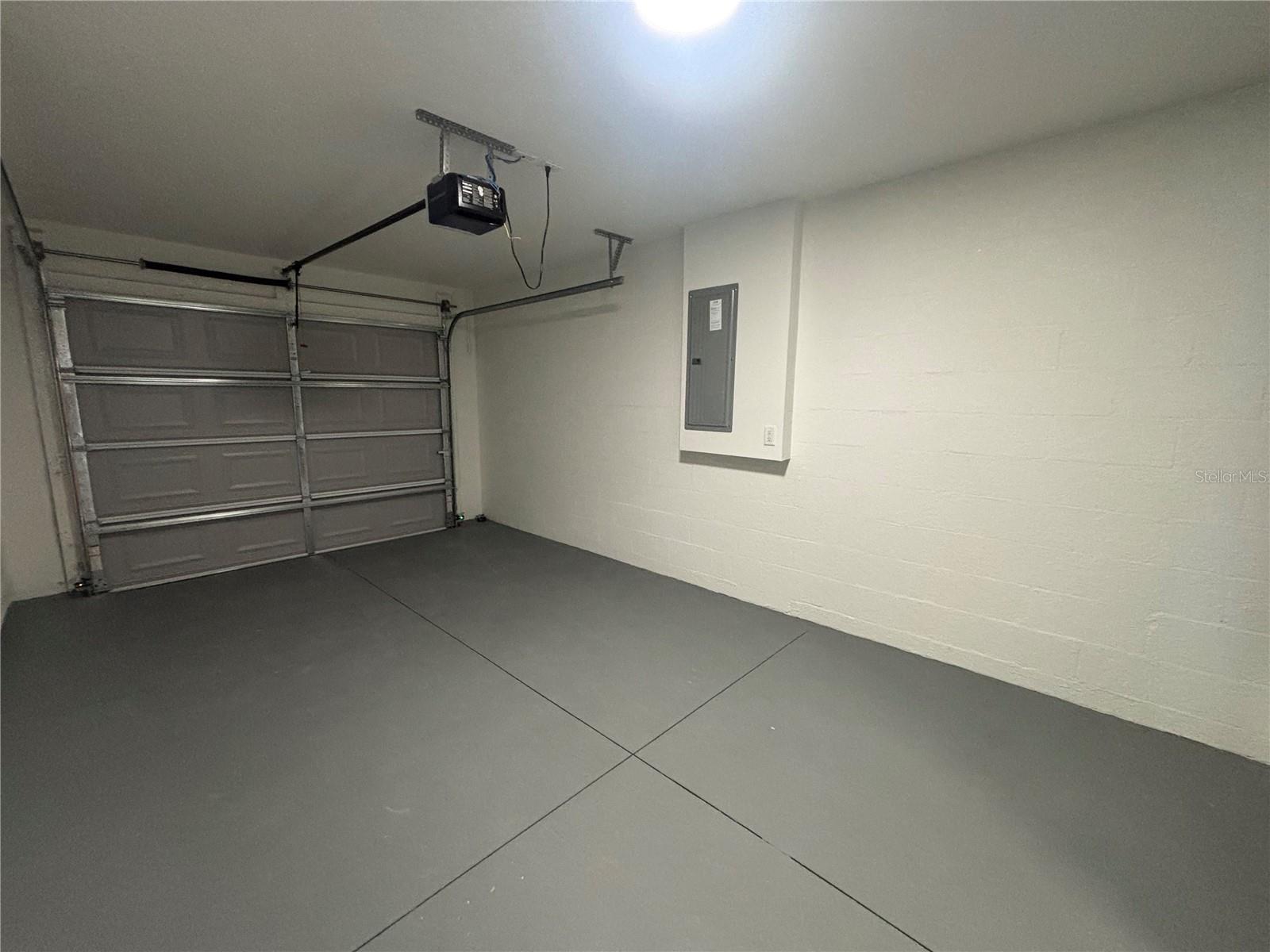 ROLLING RANCH ESTATE - Residential Lease