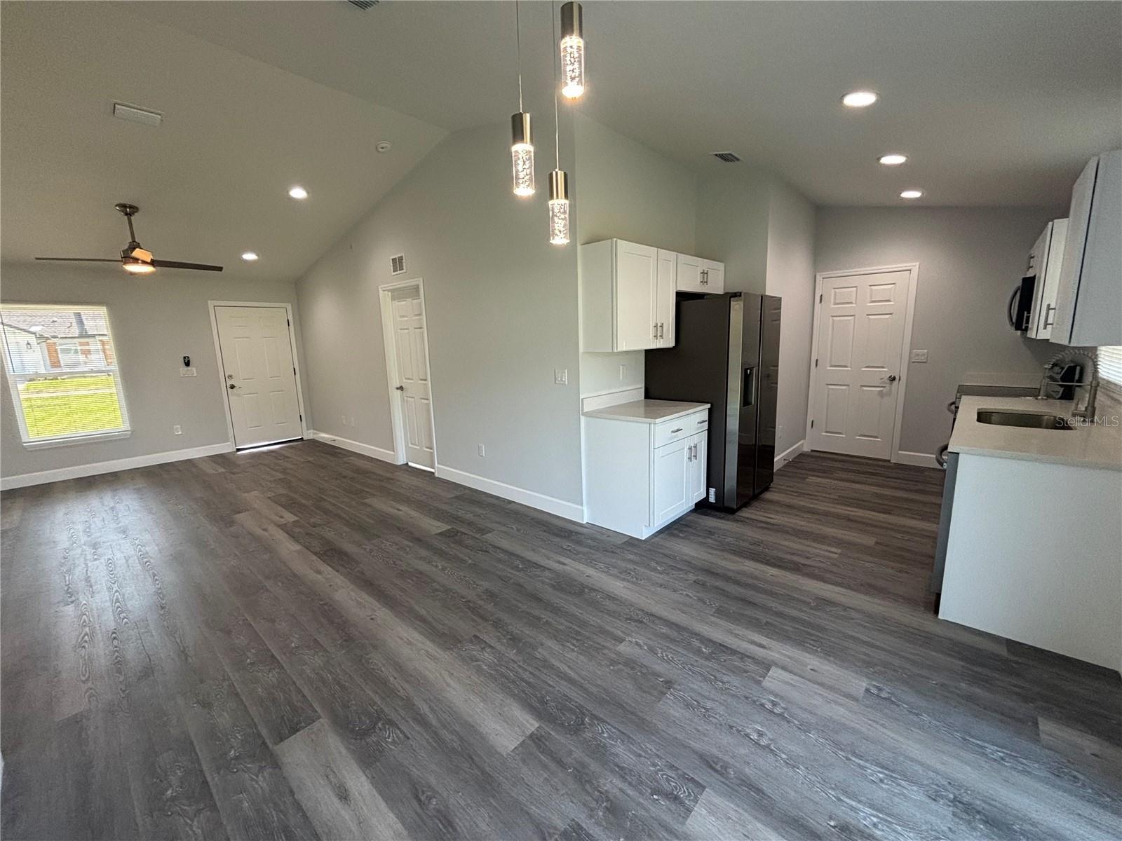 ROLLING RANCH ESTATE - Residential Lease