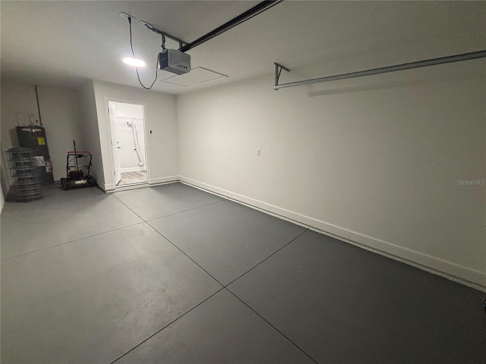 ROLLING RANCH ESTATE - Residential Lease