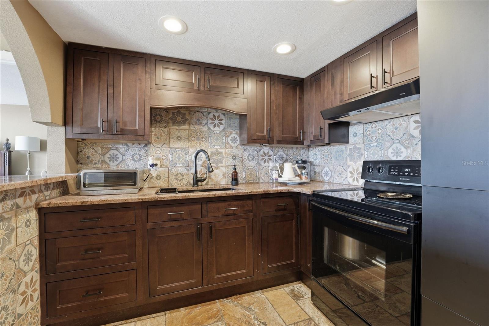 RAINTREE CONDO - Residential