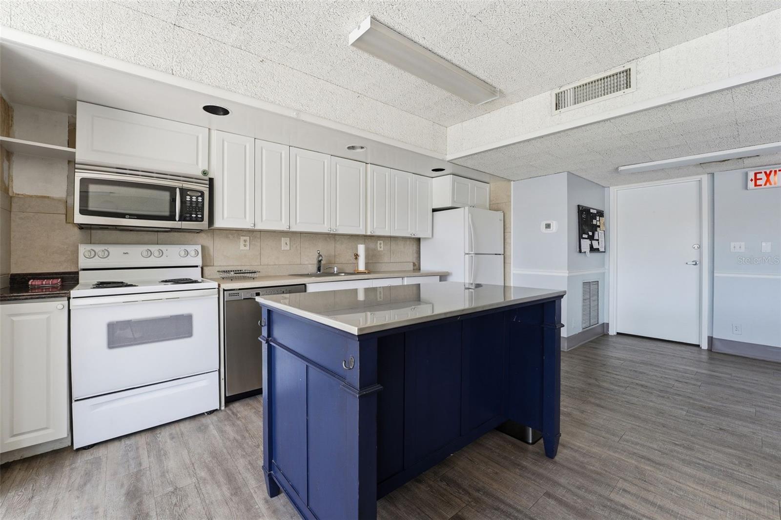 RAINTREE CONDO - Residential