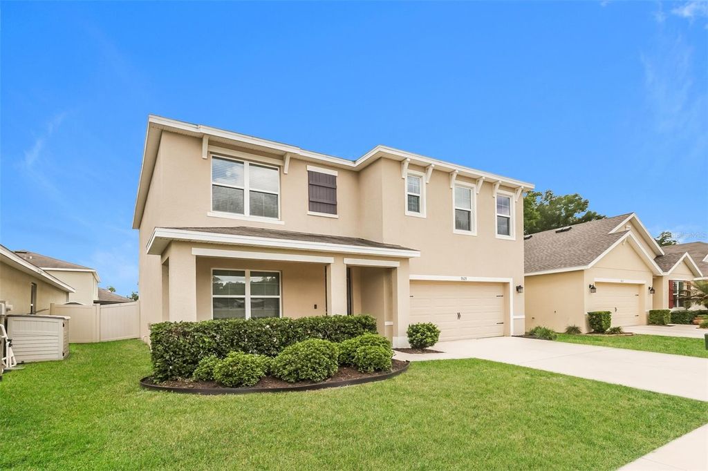 Photo of 9529 Sunstone Boulevard, Thonotosassa, FL 33592 (MLS # TB8498145)