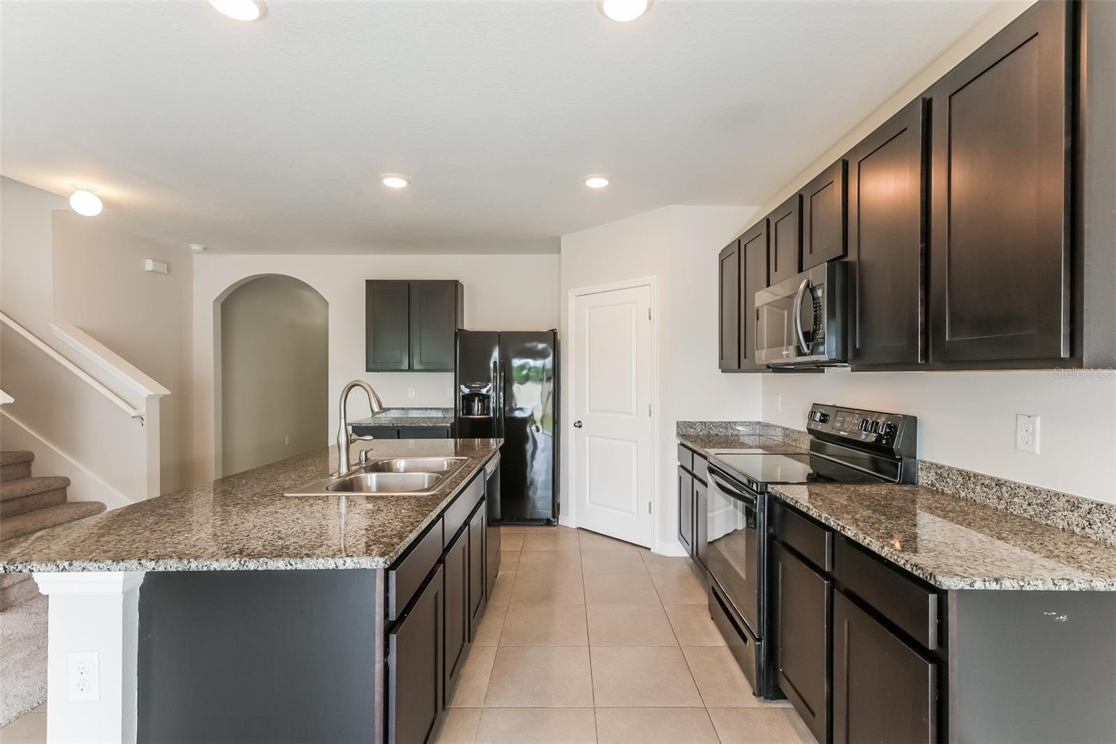 9529 SUNSTONE BOULEVARD