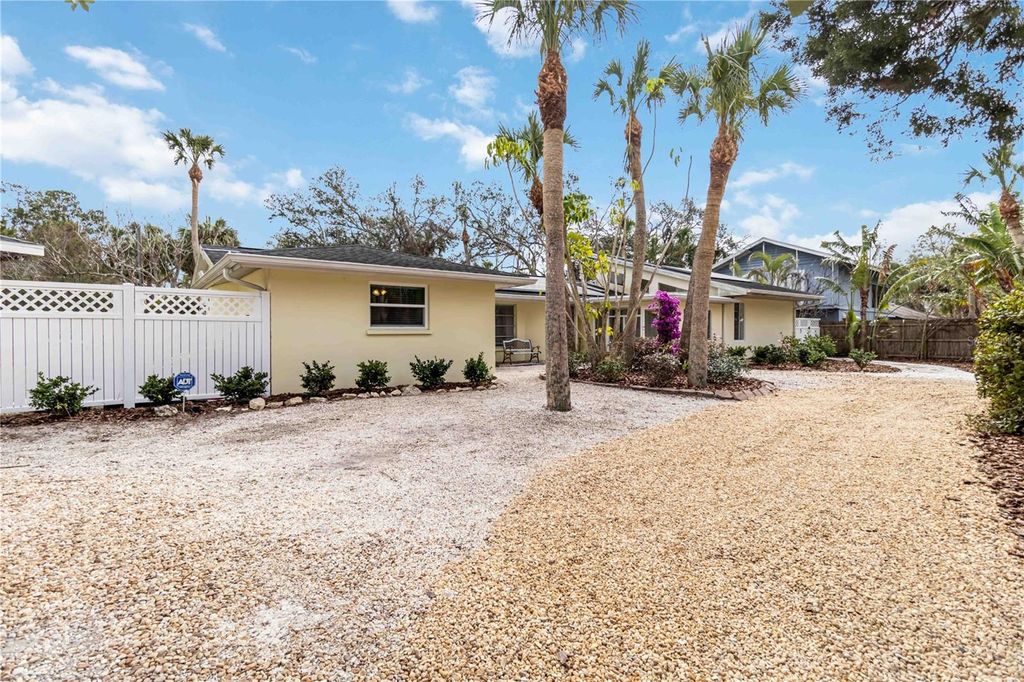 Photo of 5107 Saint Albans Avenue, Sarasota, FL 34242 (MLS # A4678525)