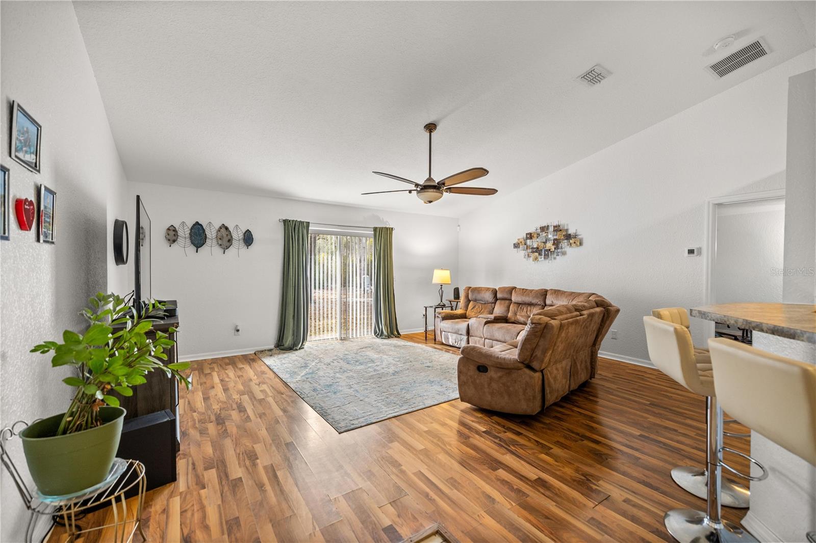 BELLEVIEWS SUNNY SKIES - Residential