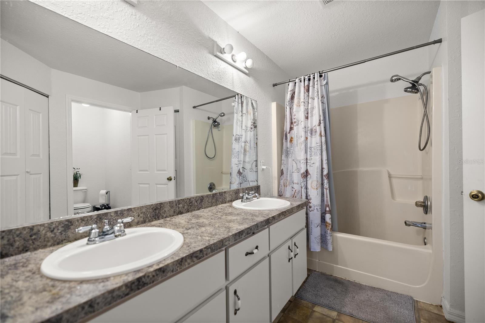 BELLEVIEWS SUNNY SKIES - Residential