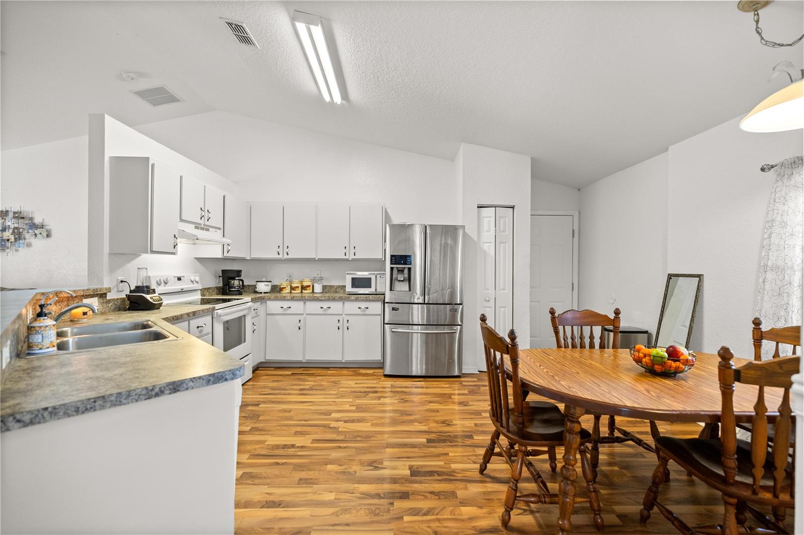 BELLEVIEWS SUNNY SKIES - Residential