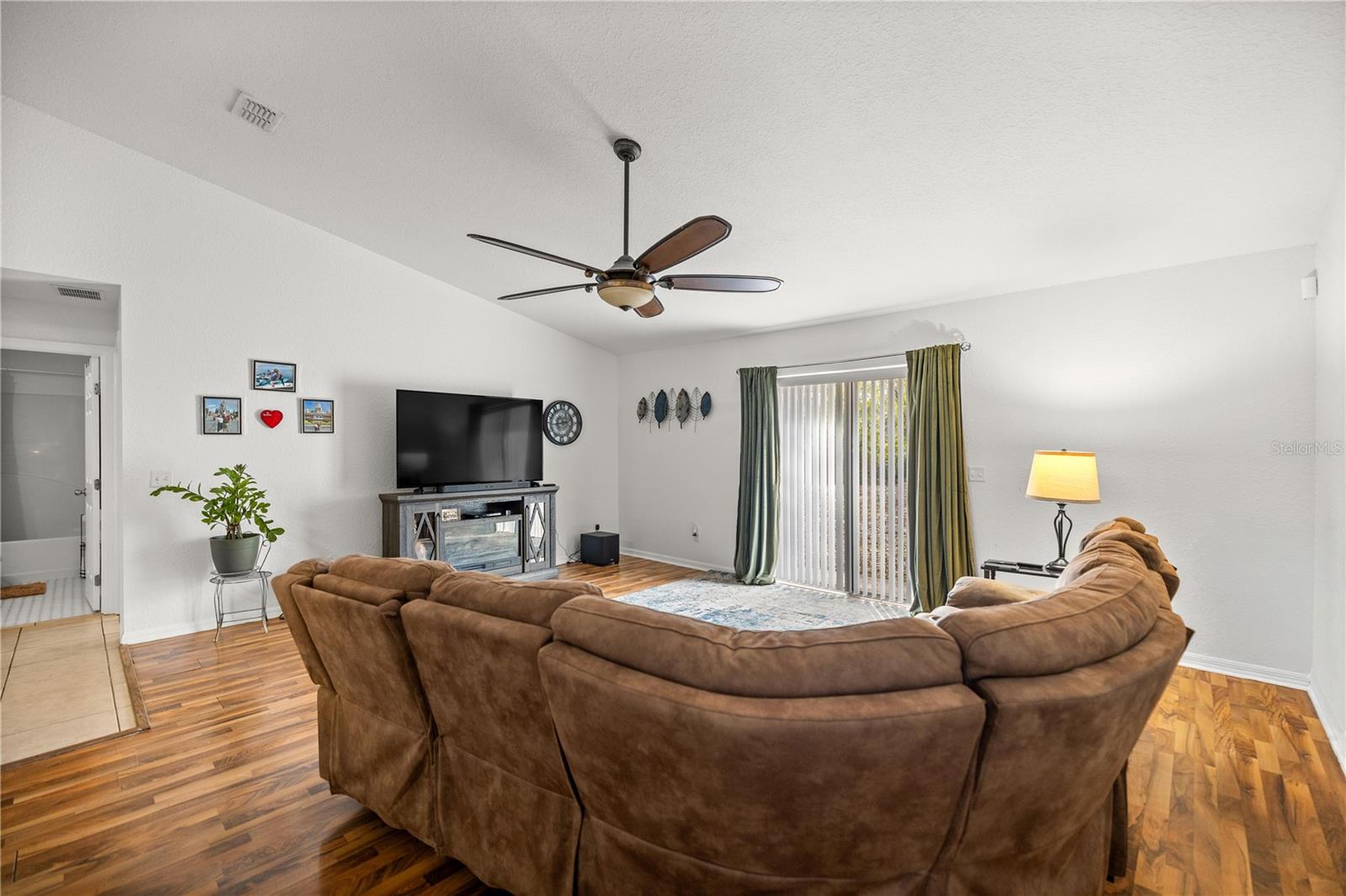 BELLEVIEWS SUNNY SKIES - Residential