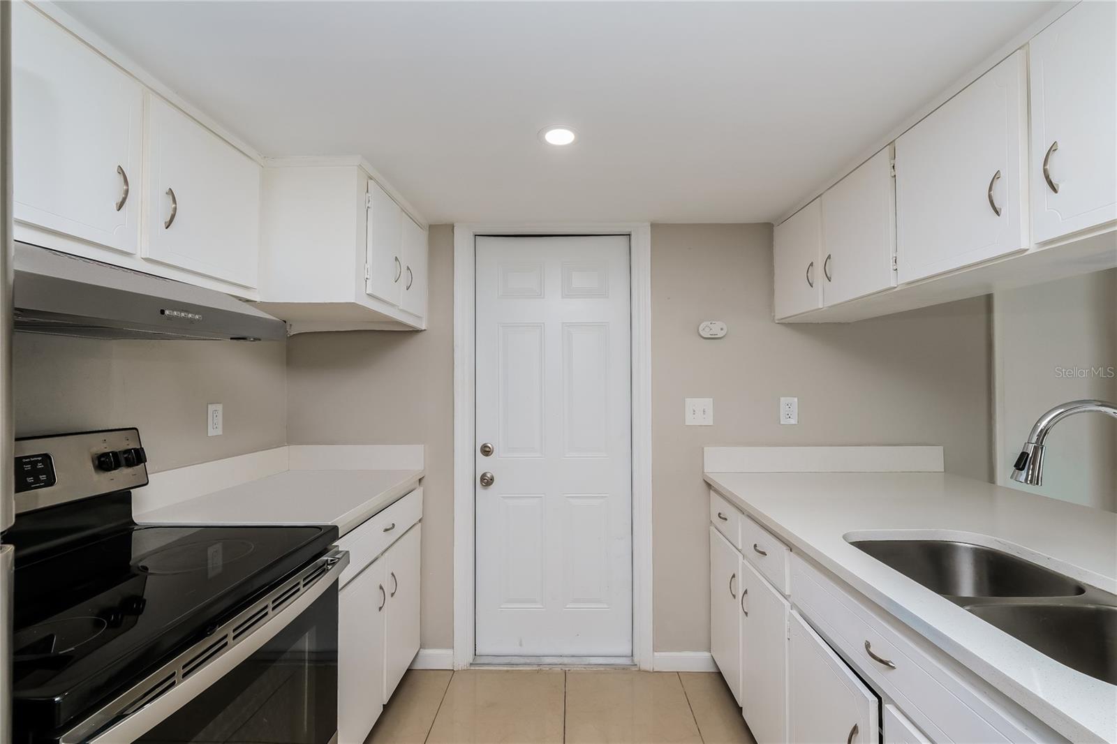 COLONIAL HILLS - Residential Lease