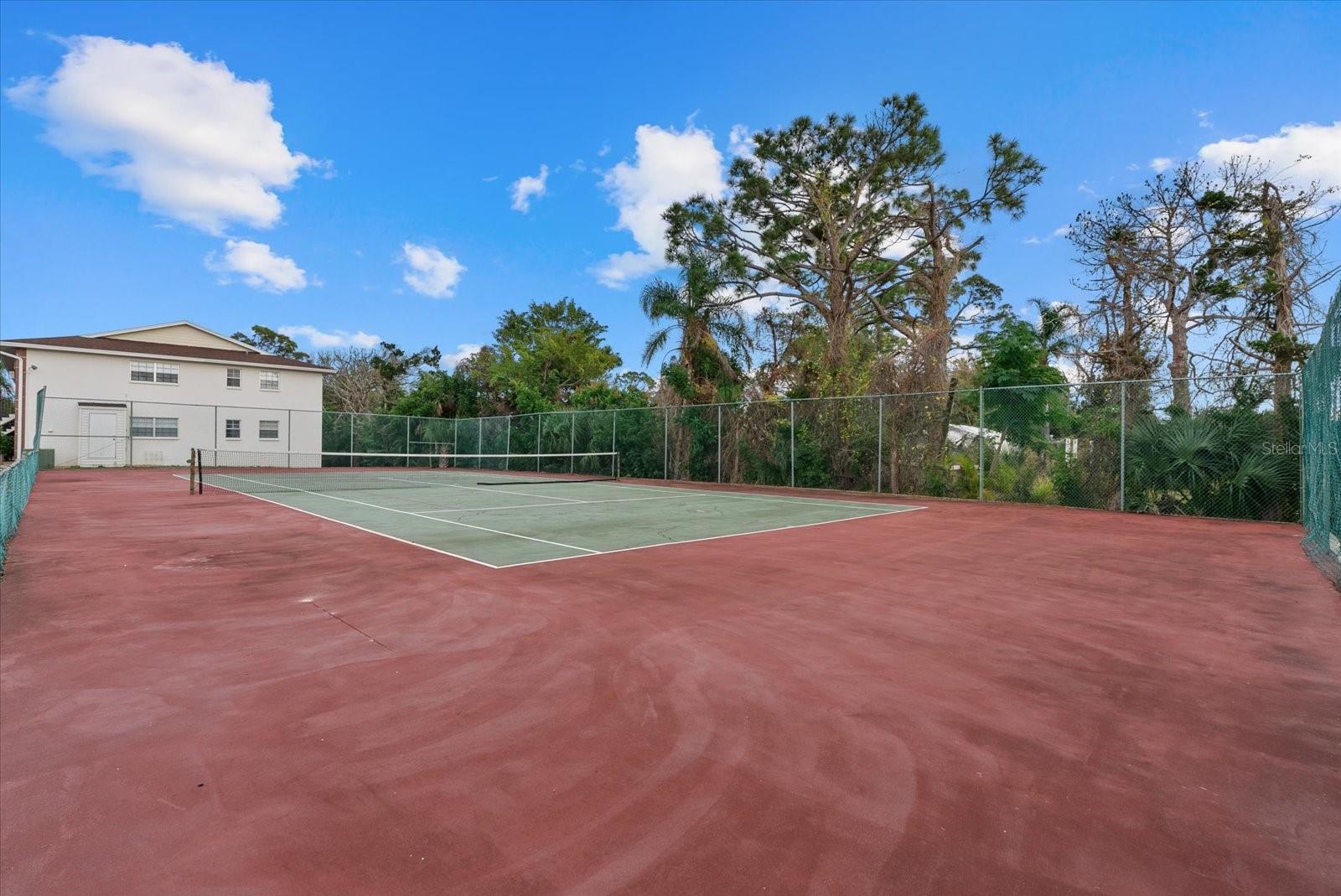 PALM MANOR PH 02 - Residential Lease