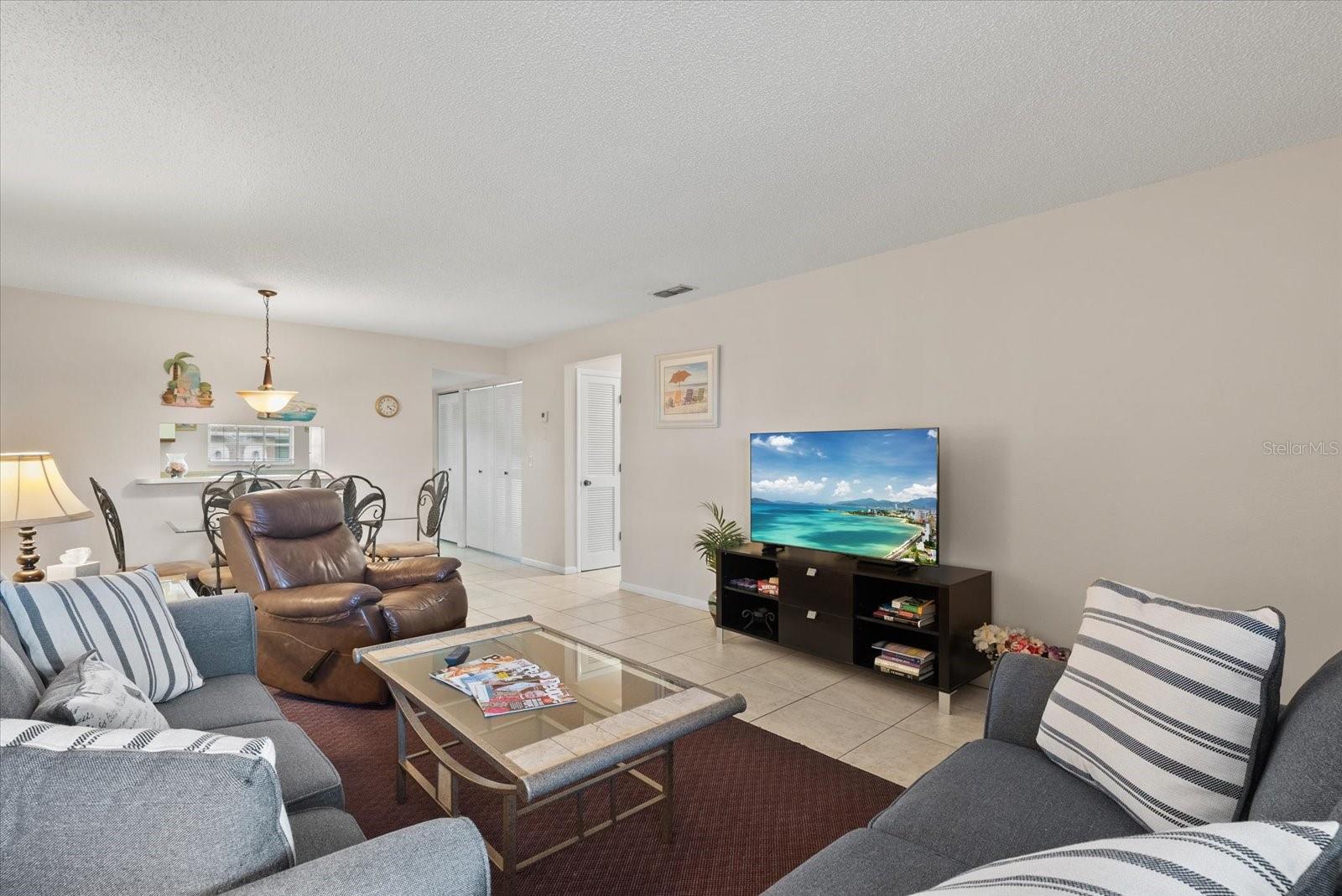 PALM MANOR PH 02 - Residential Lease