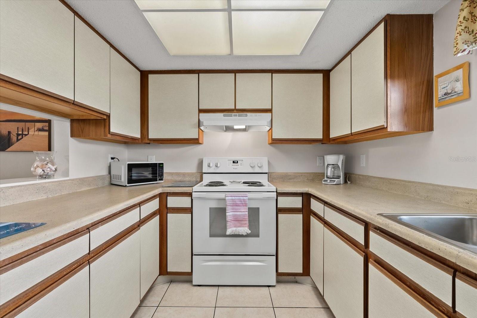 PALM MANOR PH 02 - Residential Lease