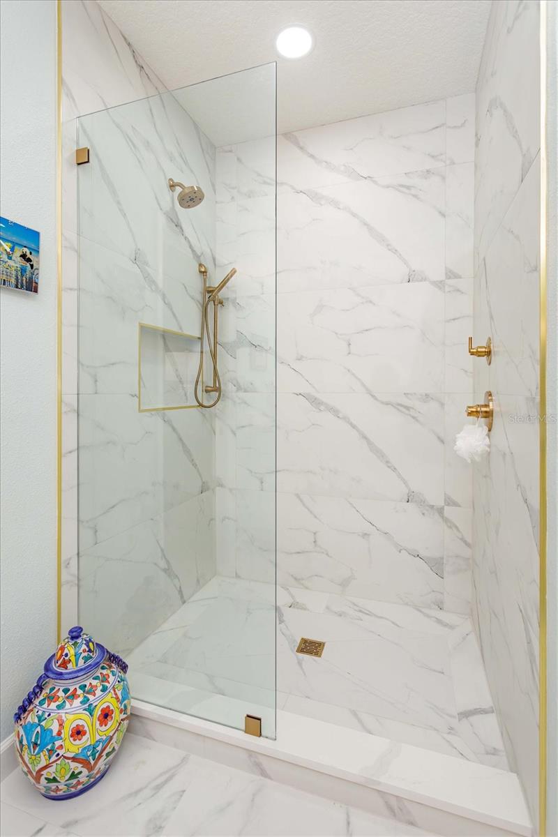 BELLA NOTTE AT VIZCAYA PH 03 - Residential