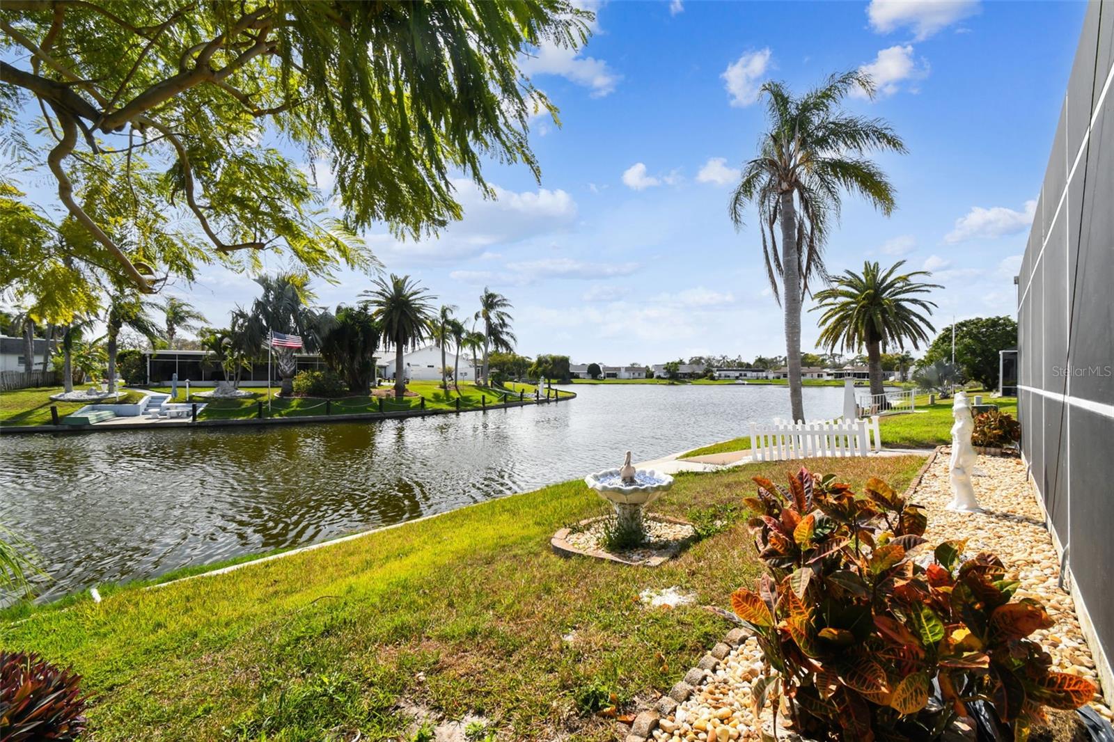 BEACON SQUARE - Residential Lease