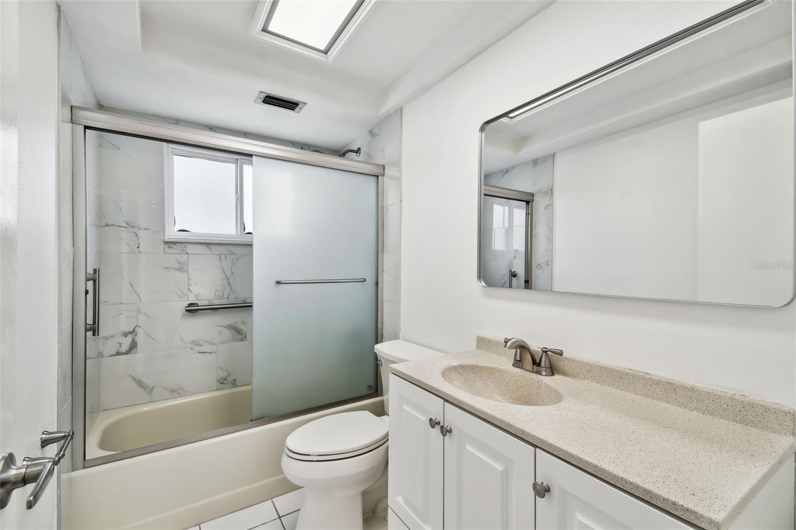 BEACON SQUARE - Residential Lease