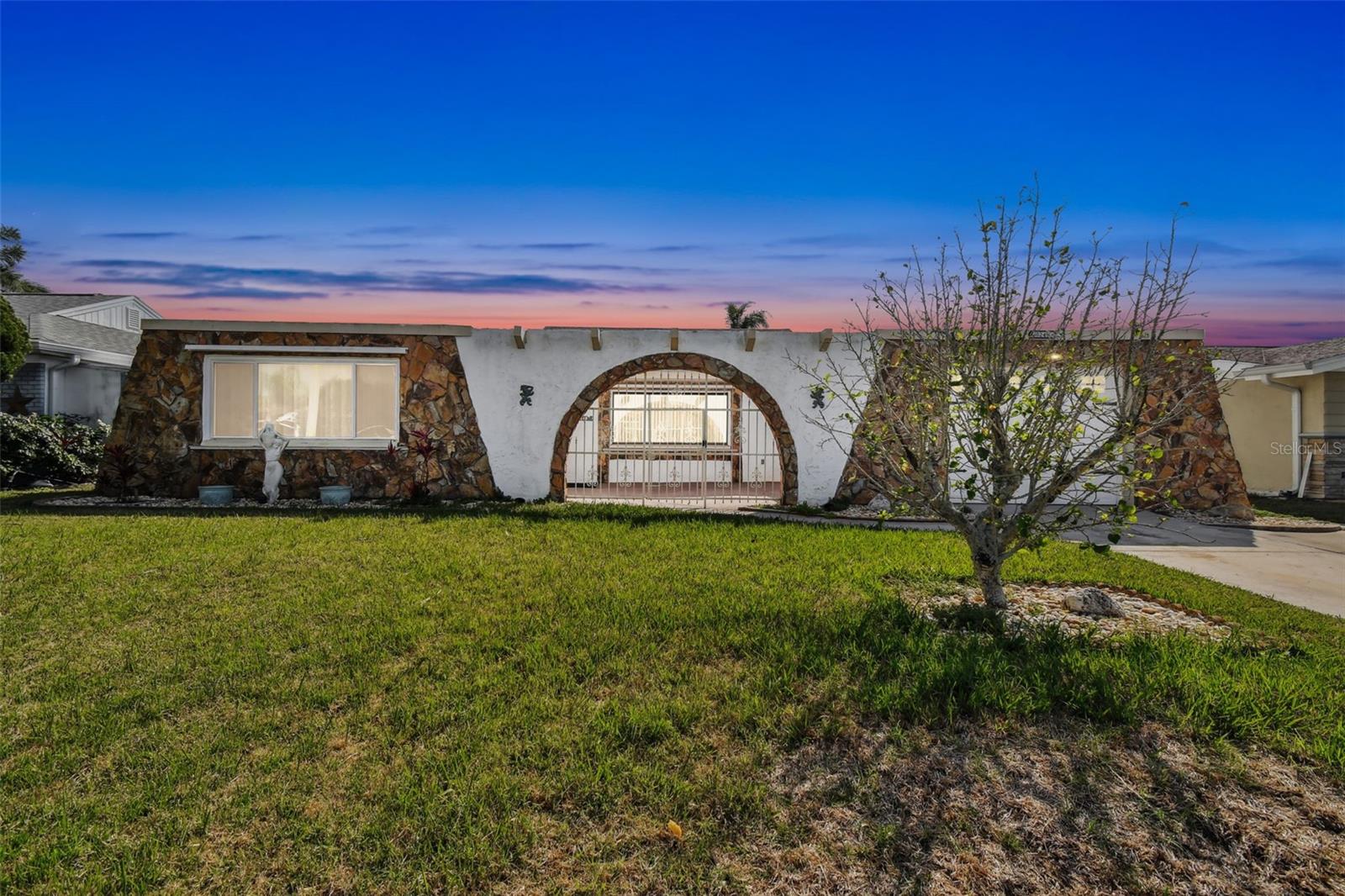 BEACON SQUARE - Residential Lease