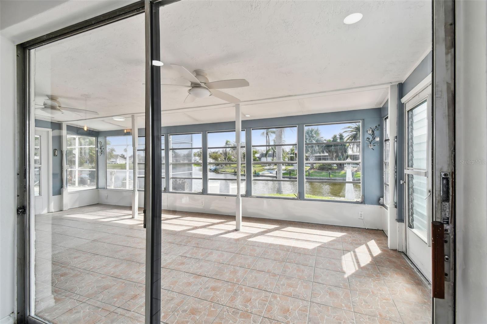 BEACON SQUARE - Residential Lease