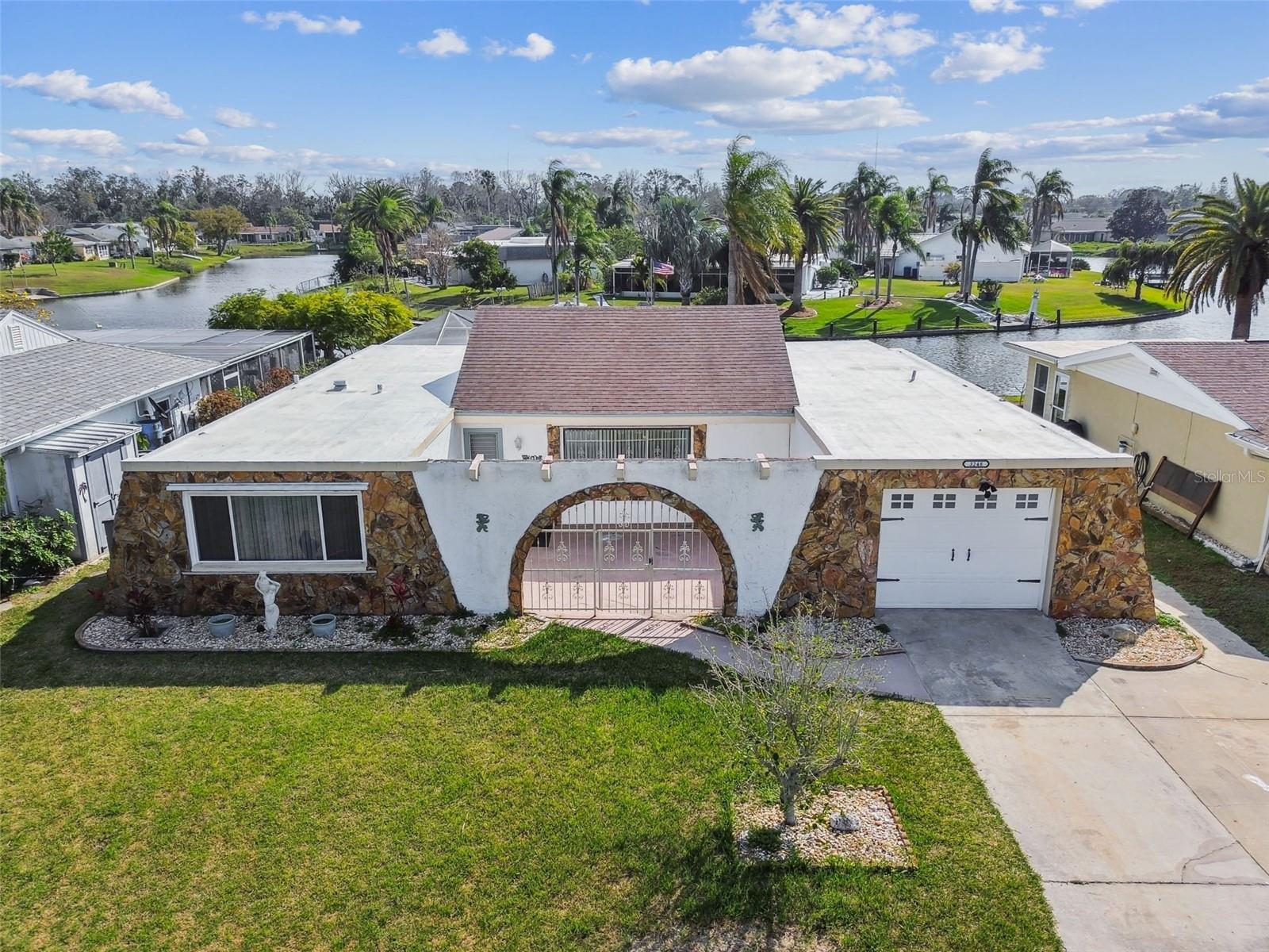 BEACON SQUARE - Residential Lease