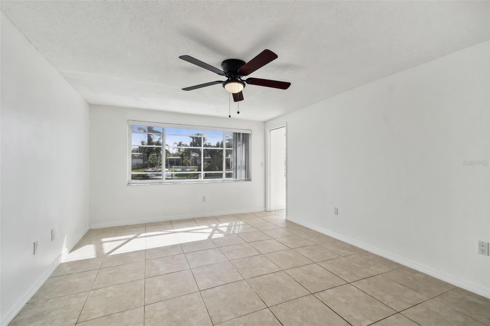 BEACON SQUARE - Residential Lease