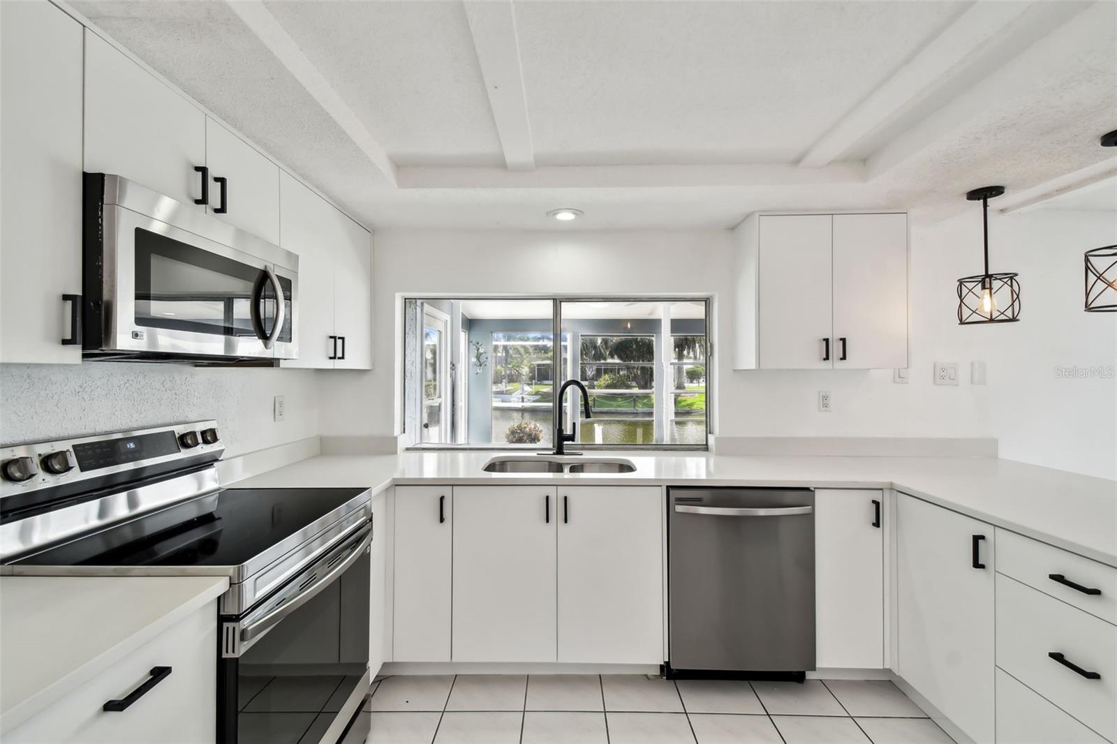 BEACON SQUARE - Residential Lease