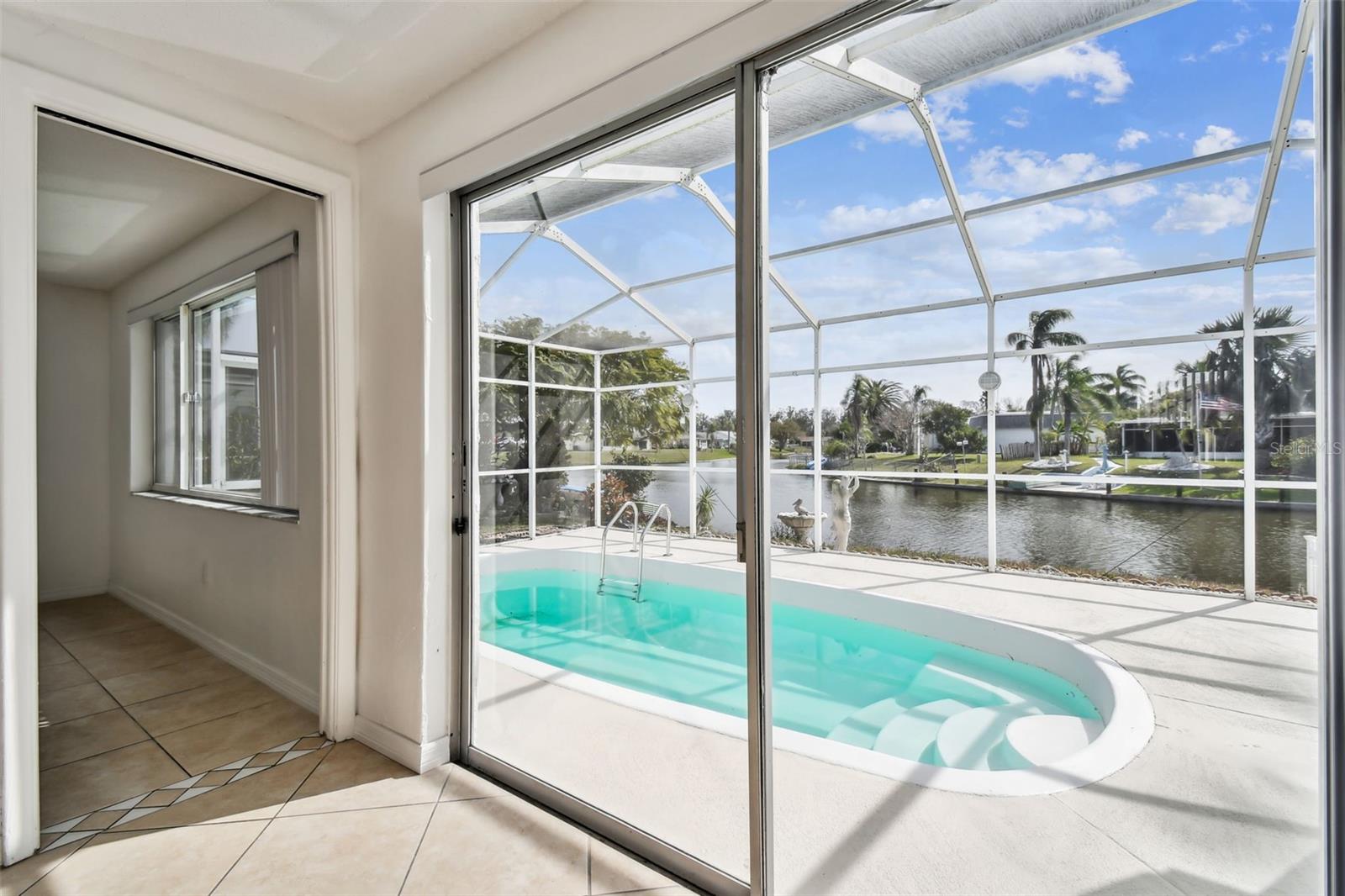 BEACON SQUARE - Residential Lease