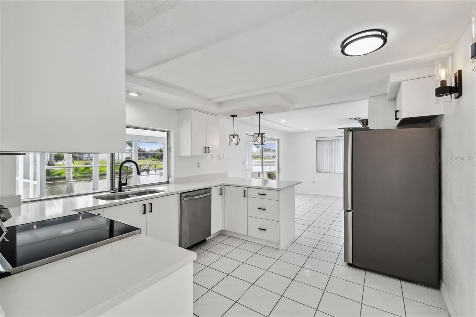 BEACON SQUARE - Residential Lease