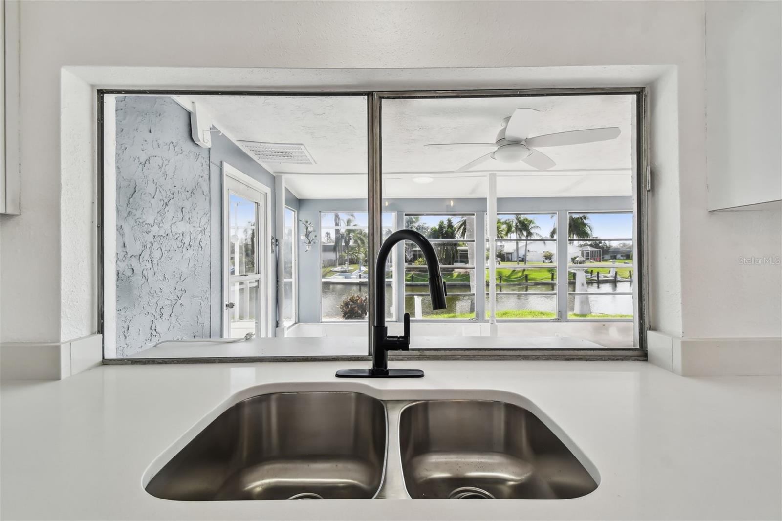 BEACON SQUARE - Residential Lease