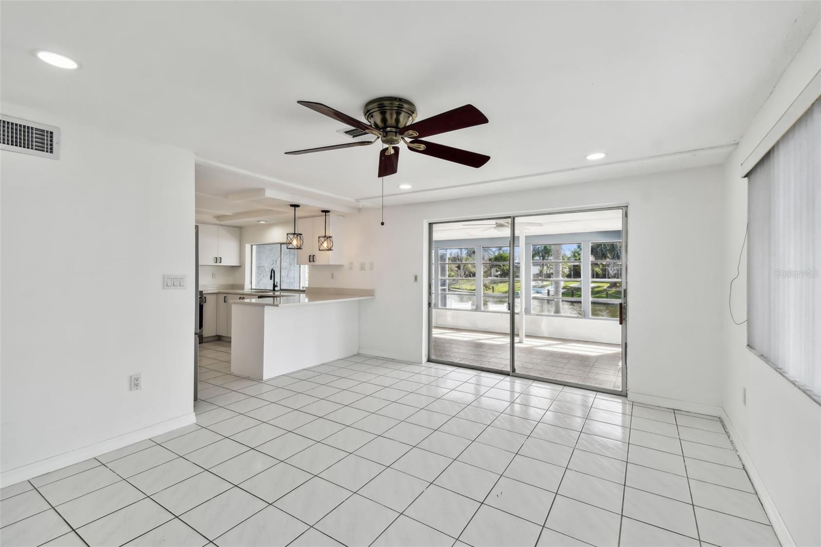 BEACON SQUARE - Residential Lease