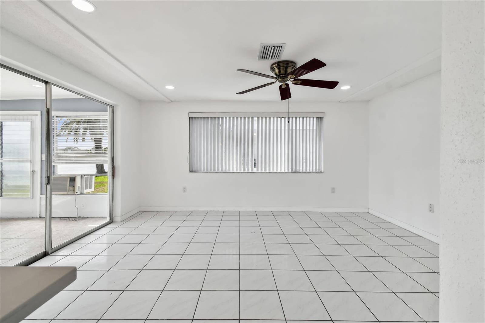 BEACON SQUARE - Residential Lease