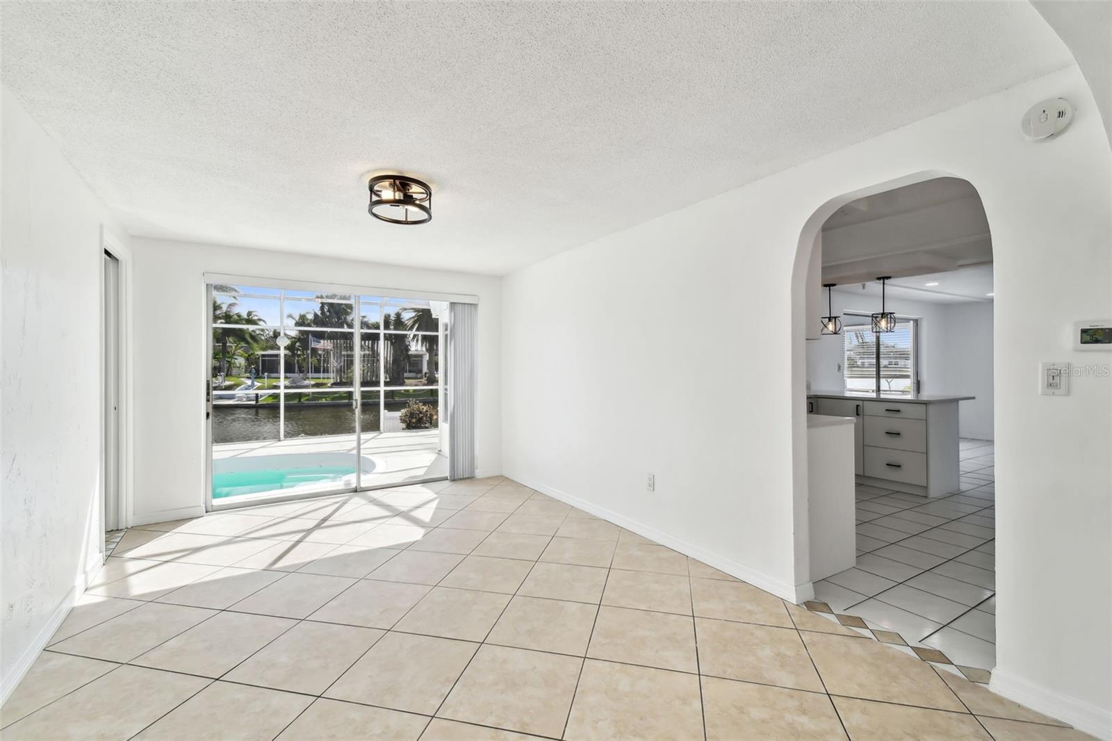 BEACON SQUARE - Residential Lease