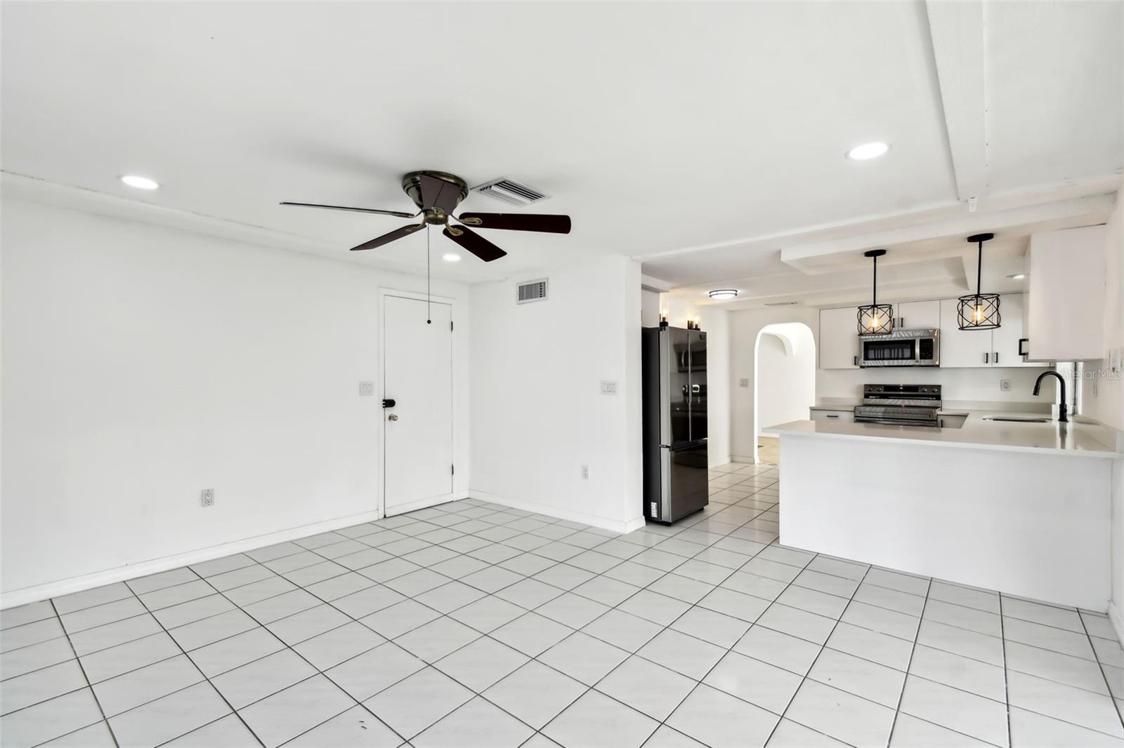 BEACON SQUARE - Residential Lease