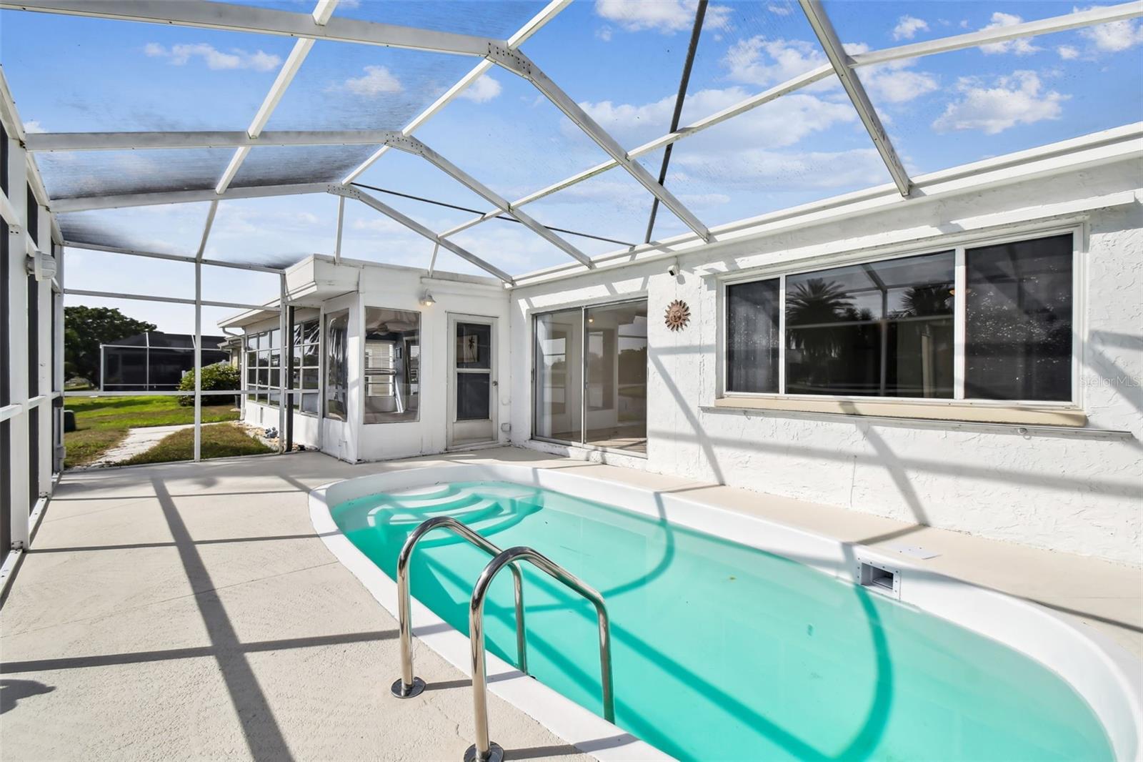 BEACON SQUARE - Residential Lease