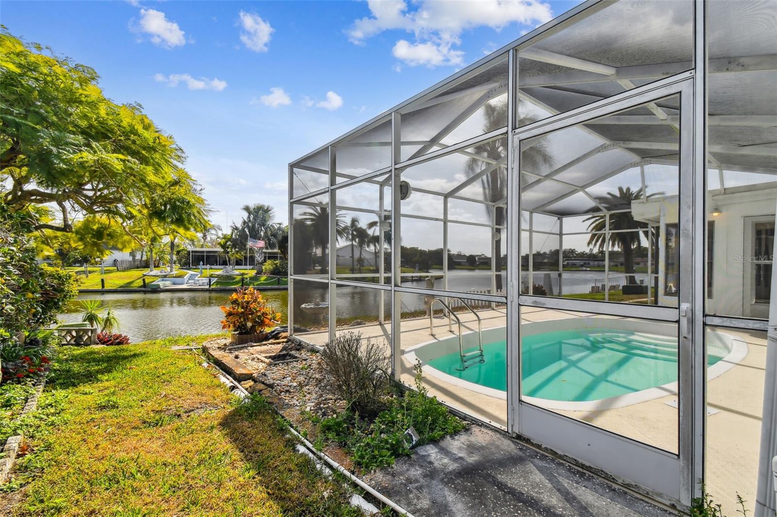 BEACON SQUARE - Residential Lease