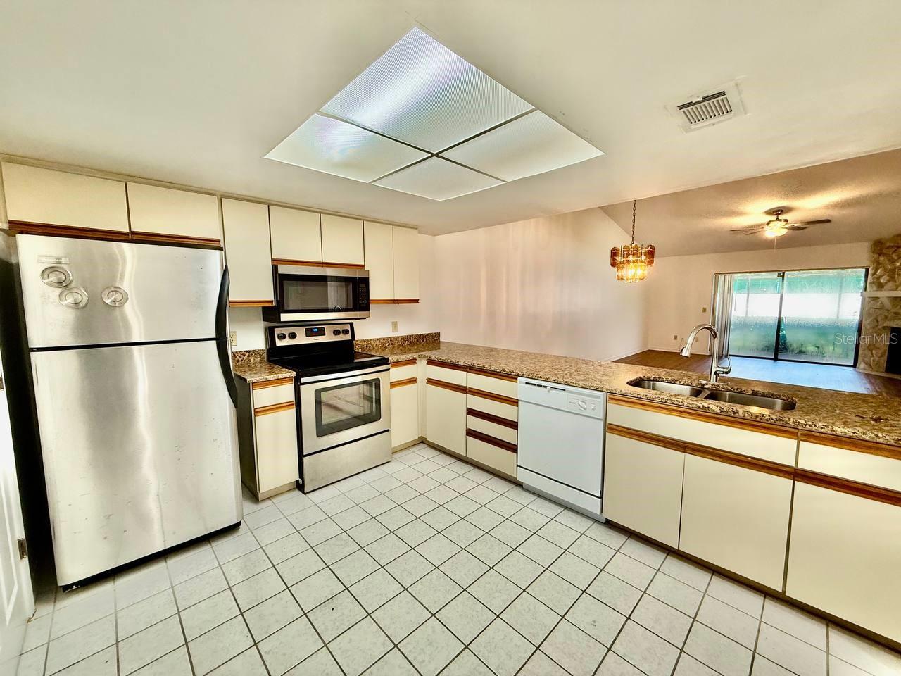 LAKEVIEW VILLAS AT PEBBLE CREE - Residential