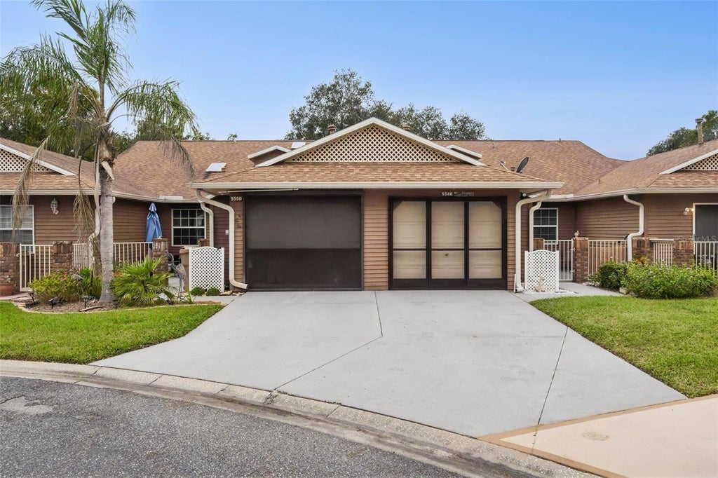 Photo of 5546 Rosewall Cir, Leesburg, FL 34748 (MLS # G5119574)