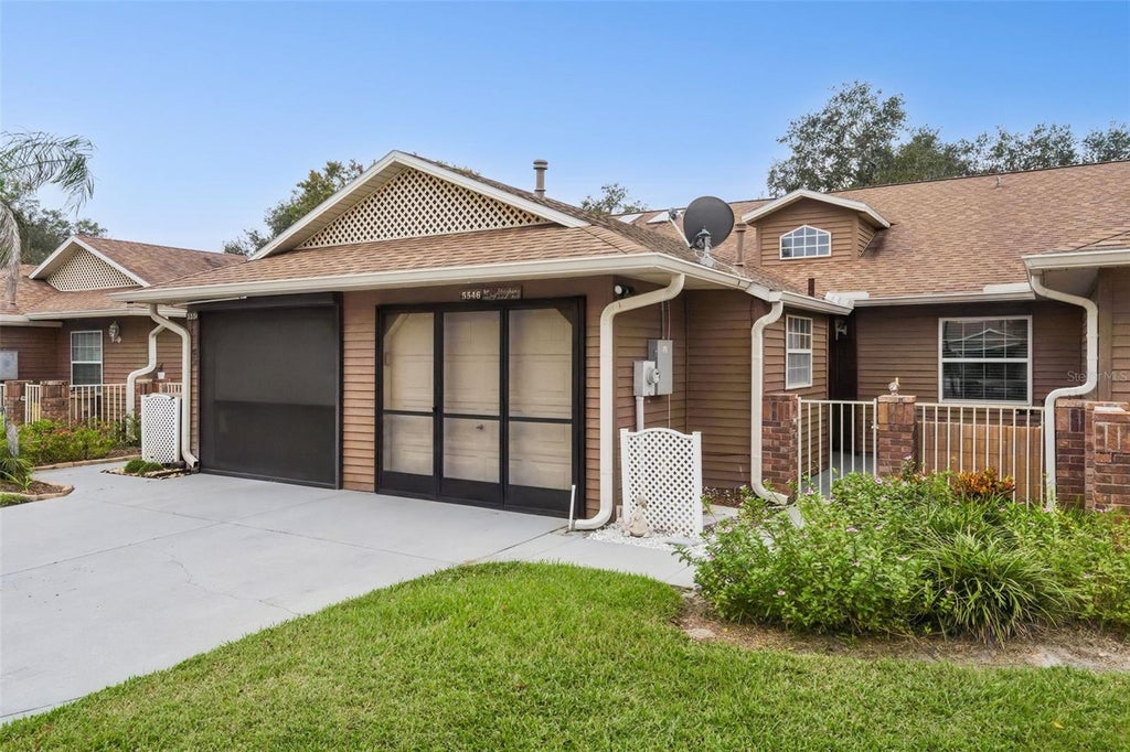 Photo of 5546 Rosewall Cir, Leesburg, FL 34748 (MLS # G5119574)
