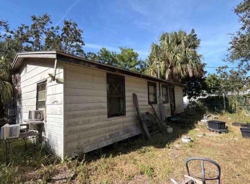 Photo of 2103 45th St Court E, Bradenton, FL 34208 (MLS # TB8453100)