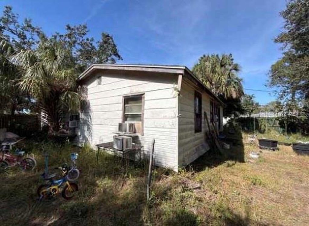 Photo of 2103 45th St Court E, Bradenton, FL 34208 (MLS # TB8453100)