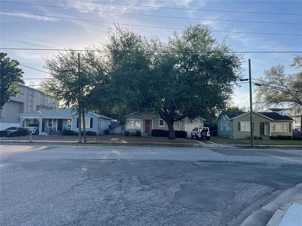 Photo of 301 S Audubon. Avenue, Tampa, FL 33609 (MLS # TB8490790)