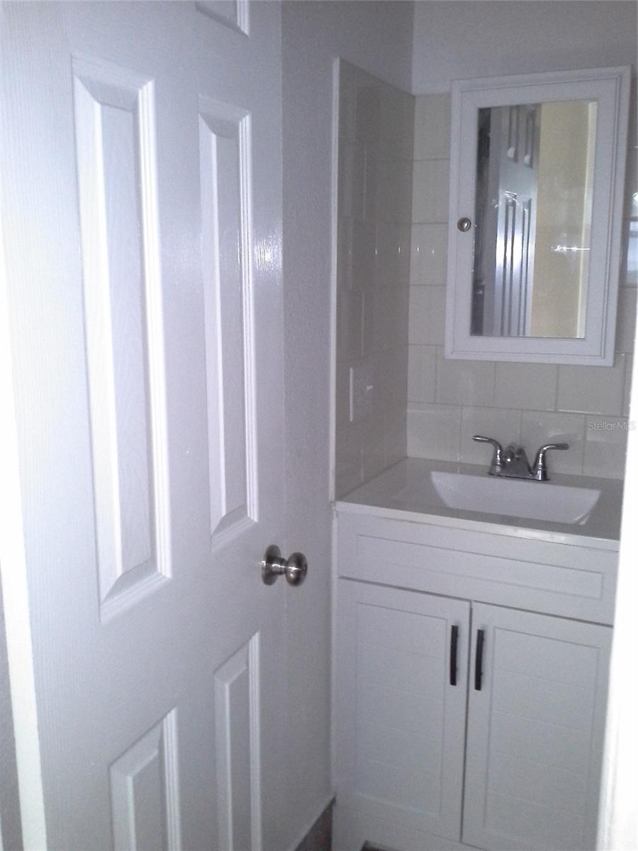 TROPICAL ACRES UNIT NO 1 TRACT 1 LESS E 145 FT BLK - Residential Lease