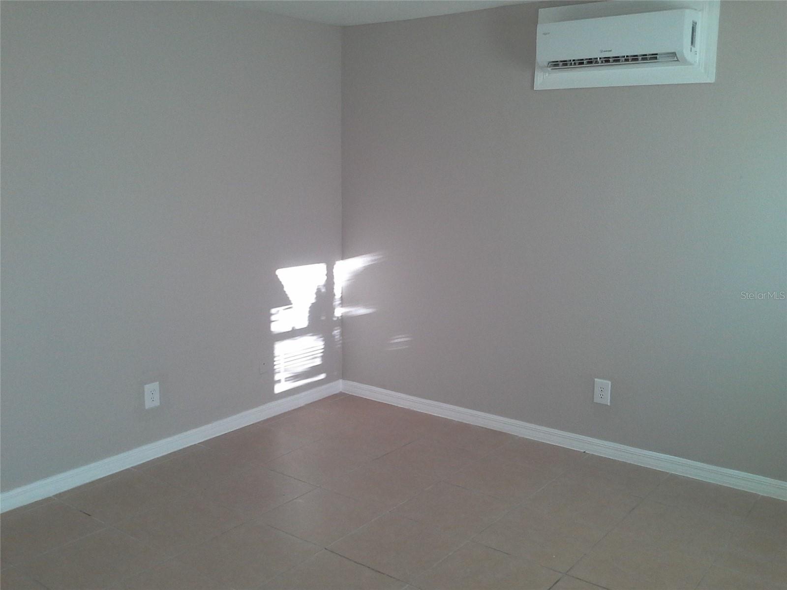 TROPICAL ACRES UNIT NO 1 TRACT 1 LESS E 145 FT BLK - Residential Lease