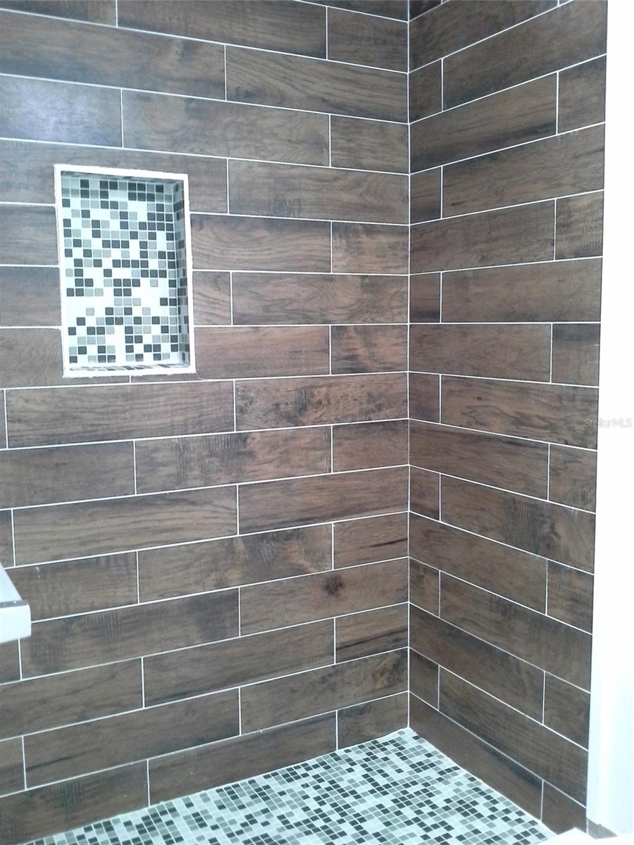 TROPICAL ACRES UNIT NO 1 TRACT 1 LESS E 145 FT BLK - Residential Lease