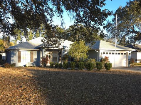 Photo of 11179 SW 61st Circle, Ocala, FL 34476 (MLS # GC535011)