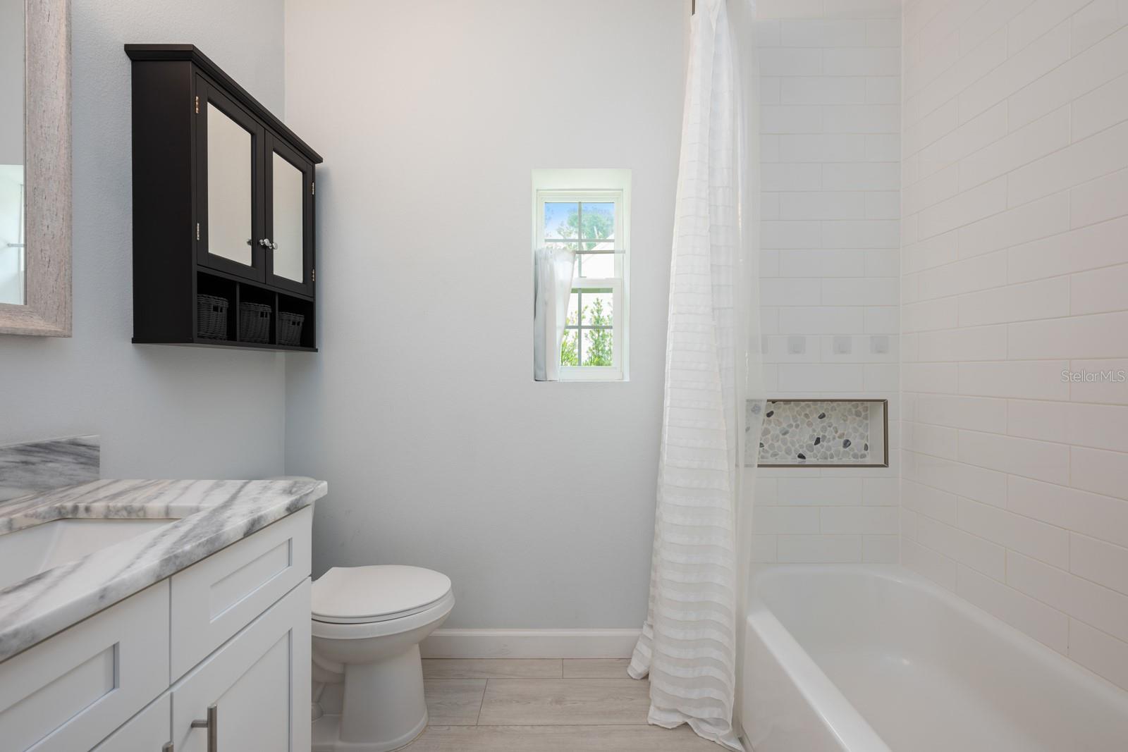 LAKE HELEN - Residential